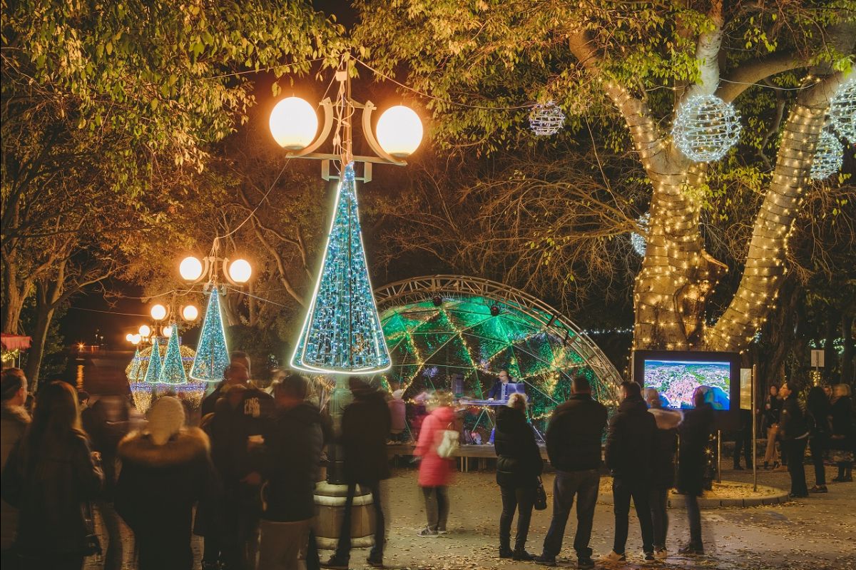 People enjoying Advent on Krk surrounded by illuminated tree decorations and lights