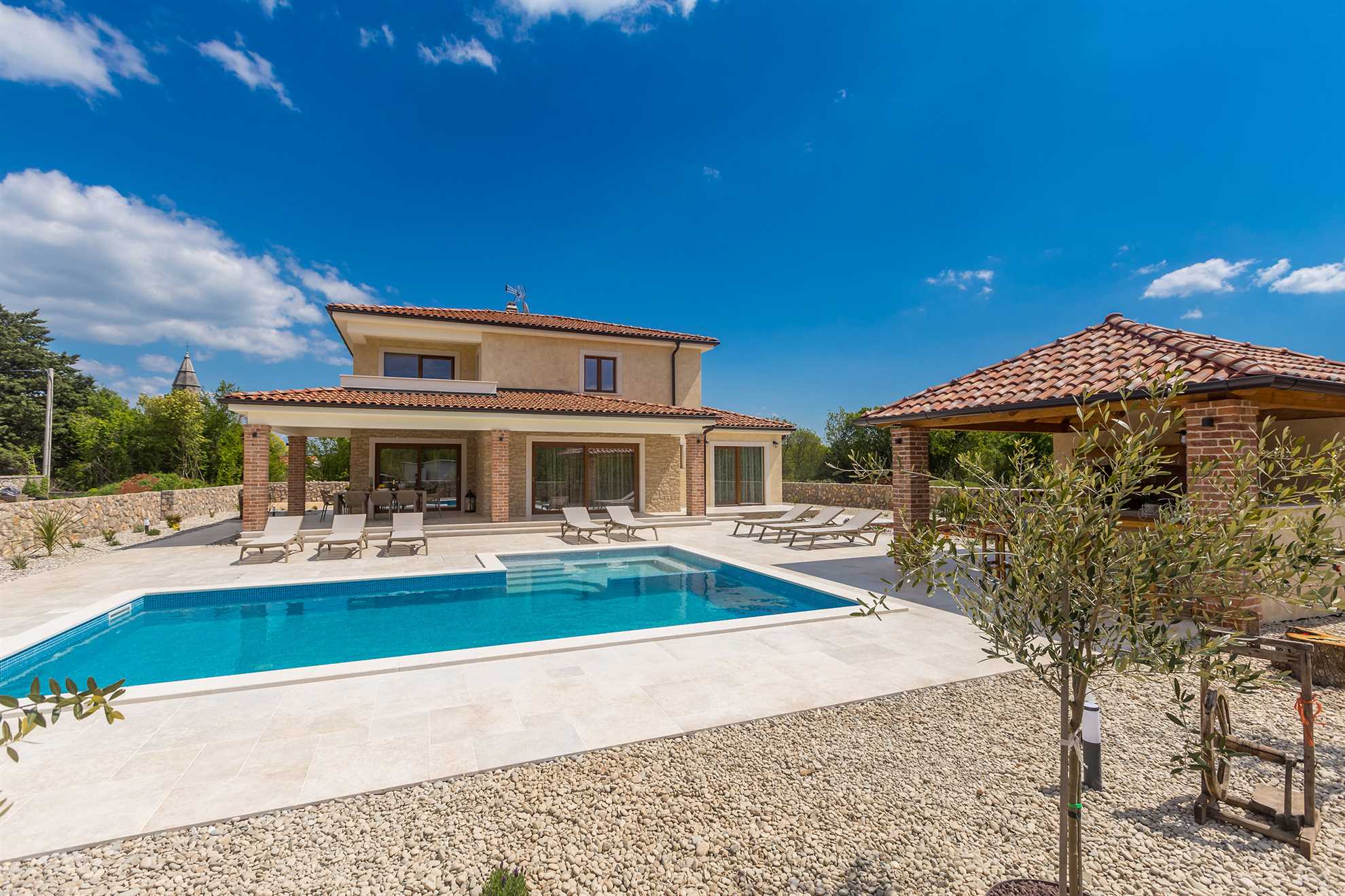 Beautiful Vila Quercus with a pool