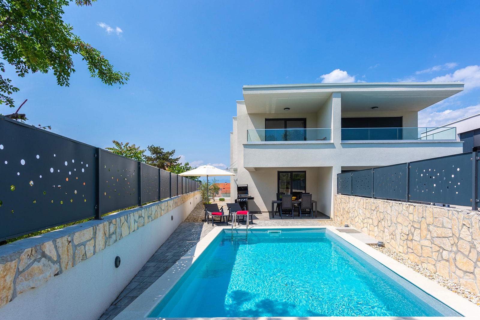 Villa Lady with a swimming pool